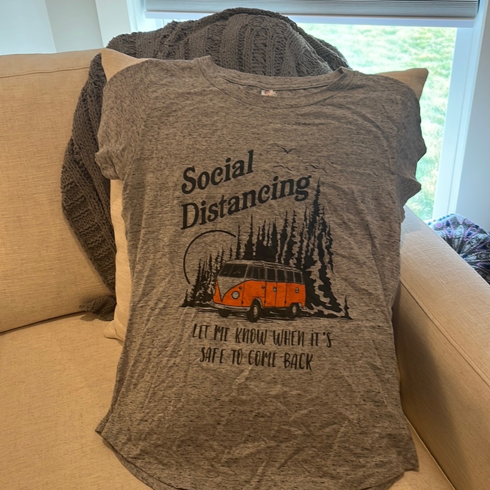 Cute T-shirt. Like new. Small